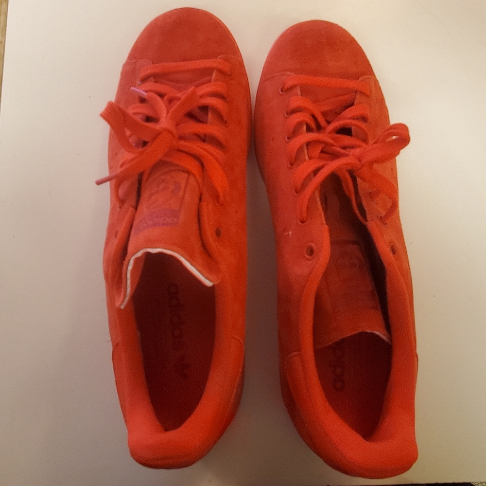 Adidas Stan Smith Triple Red Suede . View 4
